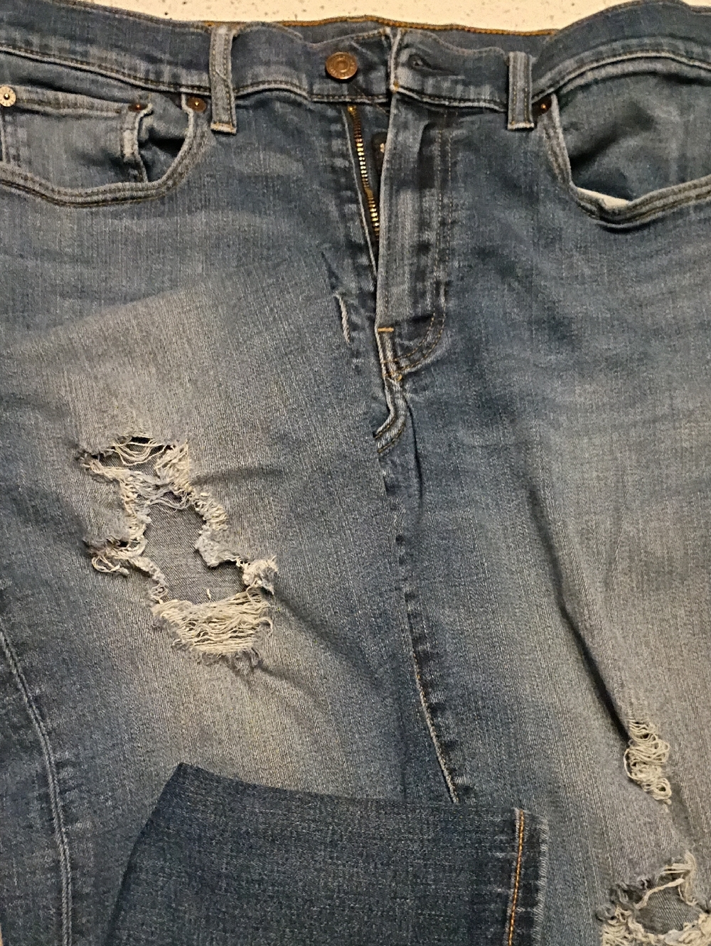 Lucky Brand light blue denim jeans with contrast stitching